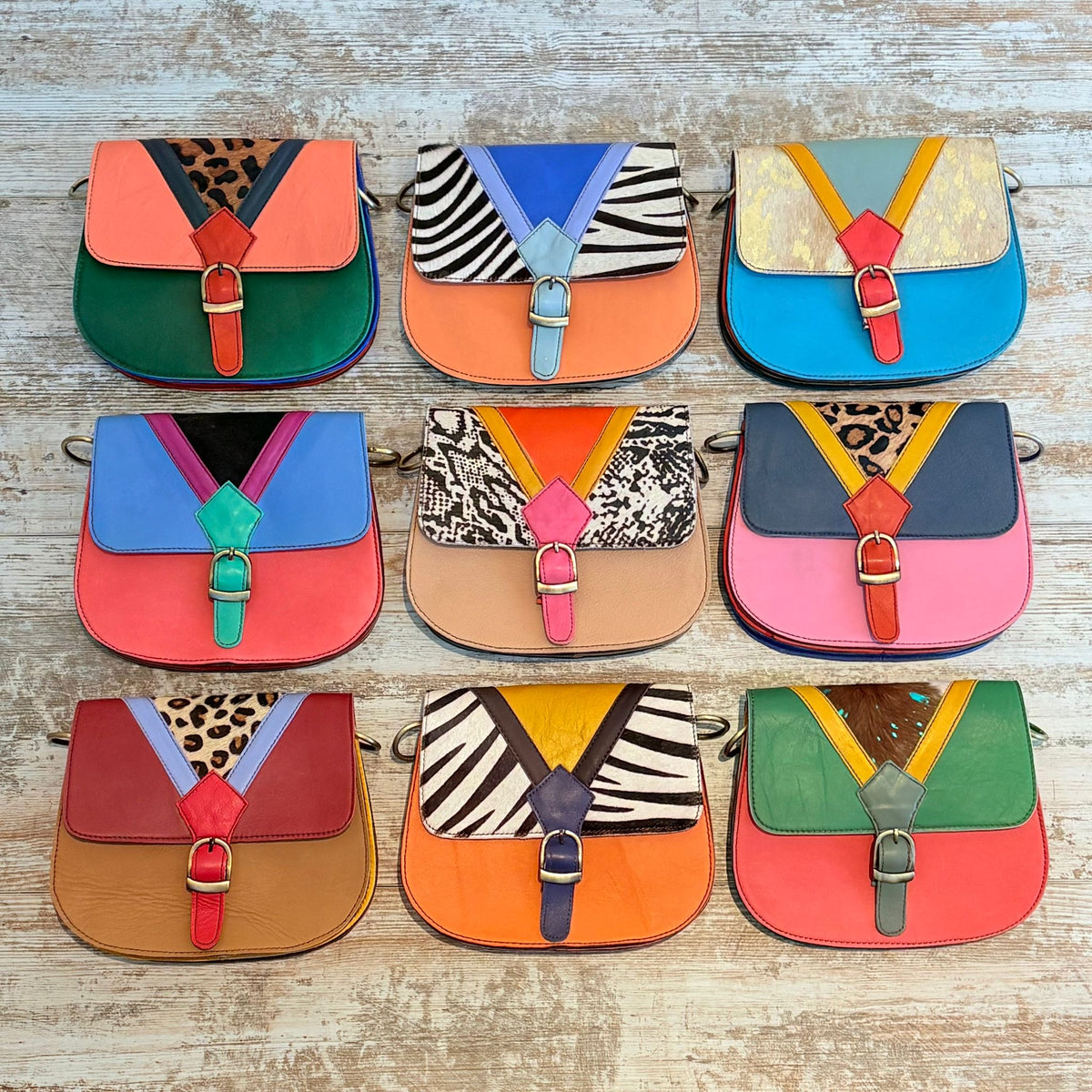 Bolso de Piel Animal Print con Hebilla Decorativa | Fabricado con Recortes, no hay 2 iguales