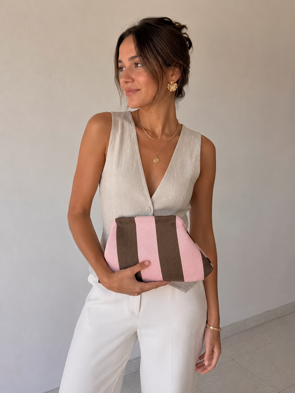 Bolso de mano bicolor de rayas con cadena dorada extraíble | Clutch 28x22 cm