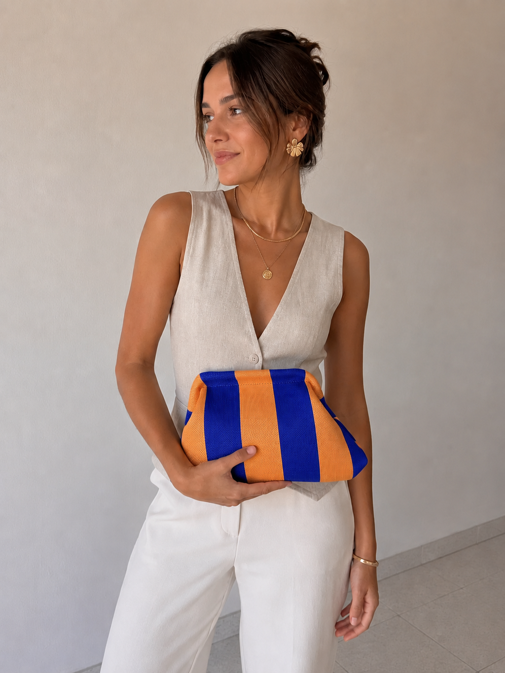 Bolso de mano bicolor de rayas con cadena dorada extraíble | Clutch 28x22 cm