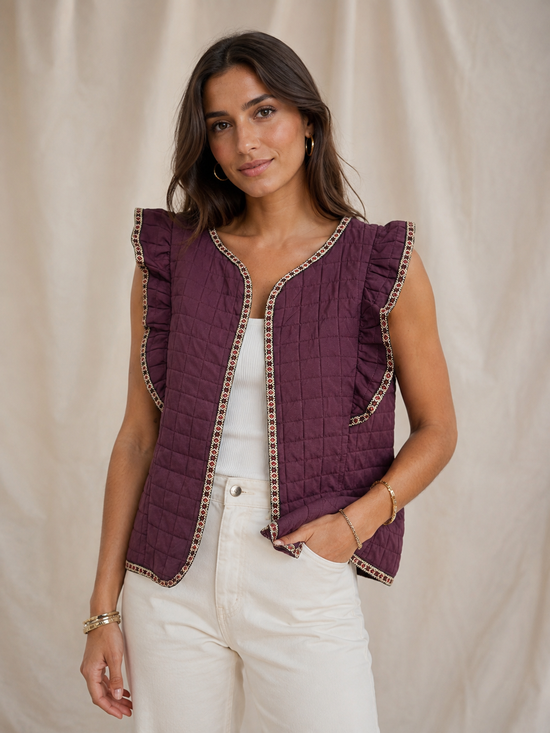 Chaleco Acolchado con Volantes y Cenefa Textil Decorativa