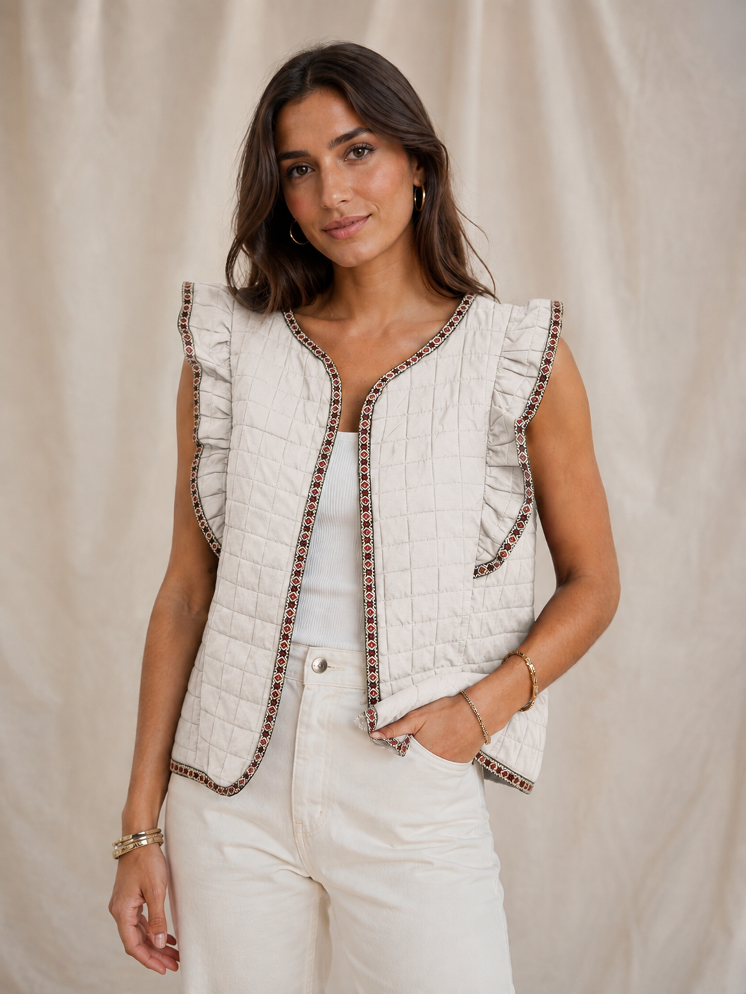 Chaleco Acolchado con Volantes y Cenefa Textil Decorativa