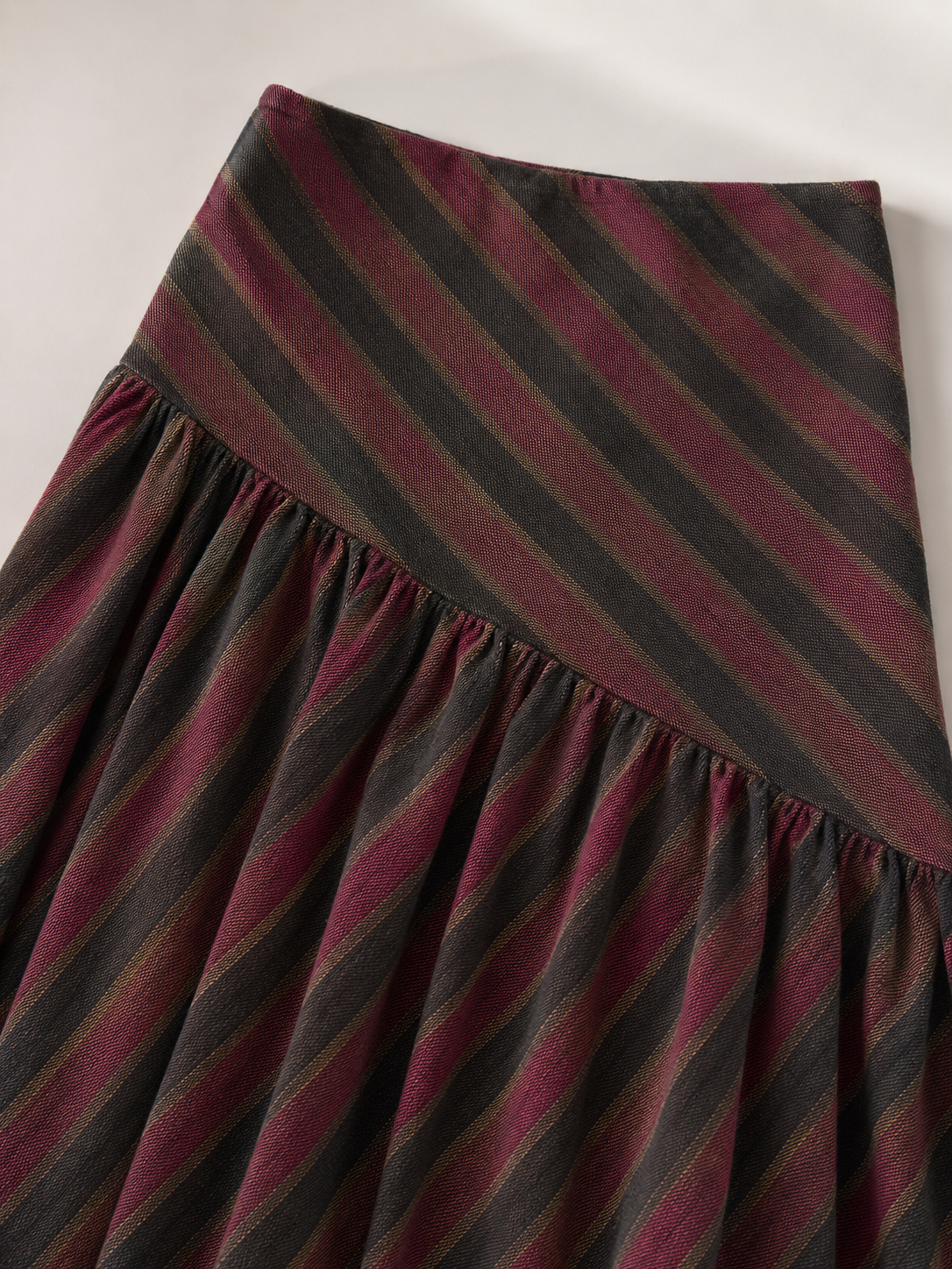 Falda Asimétrica Bicolor de Rayas con textura | Otoño