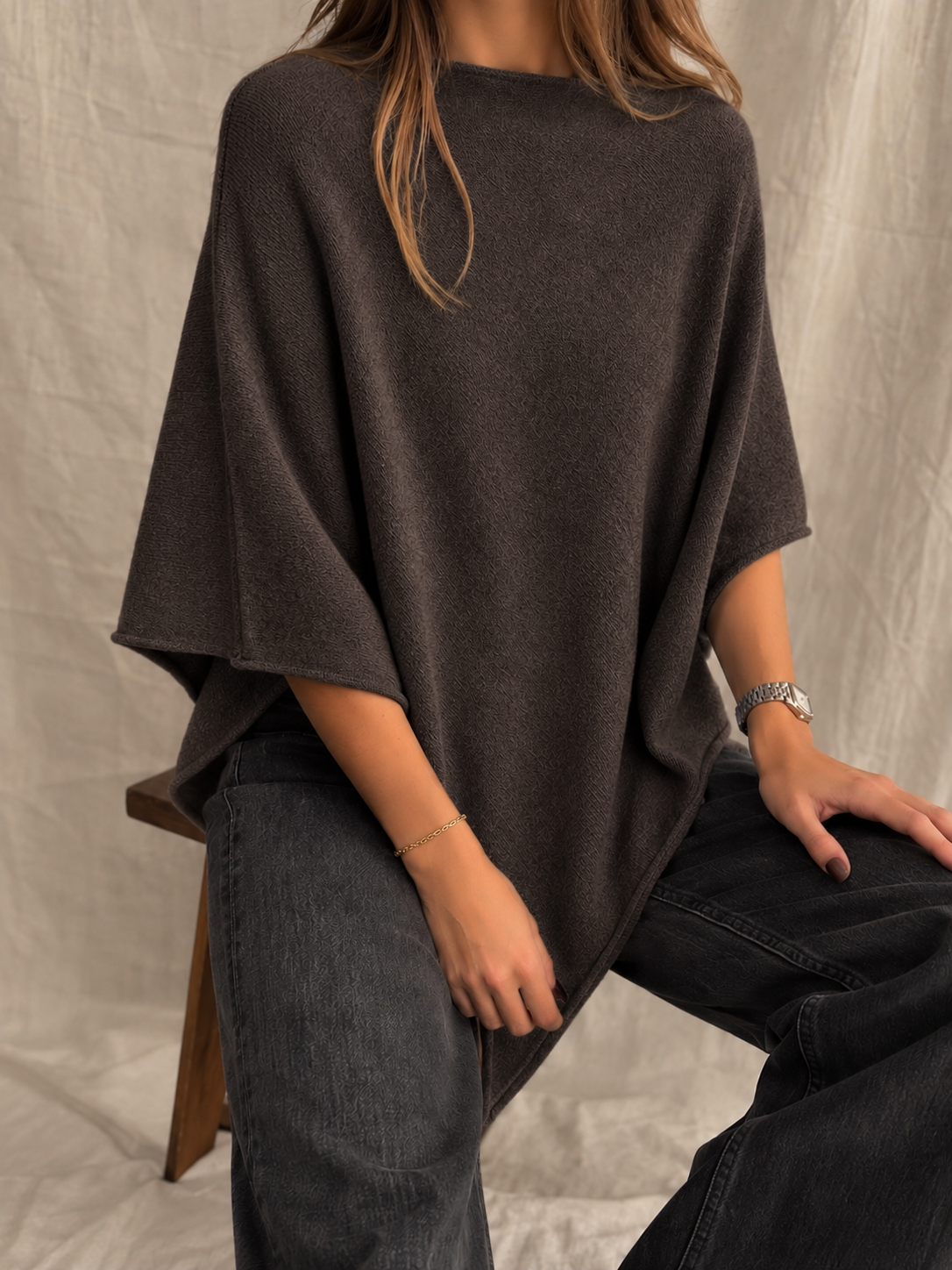 Asymmetrischer Strickponcho mit V-Ausschnitt | Einheitsgröße (XS bis XL)
