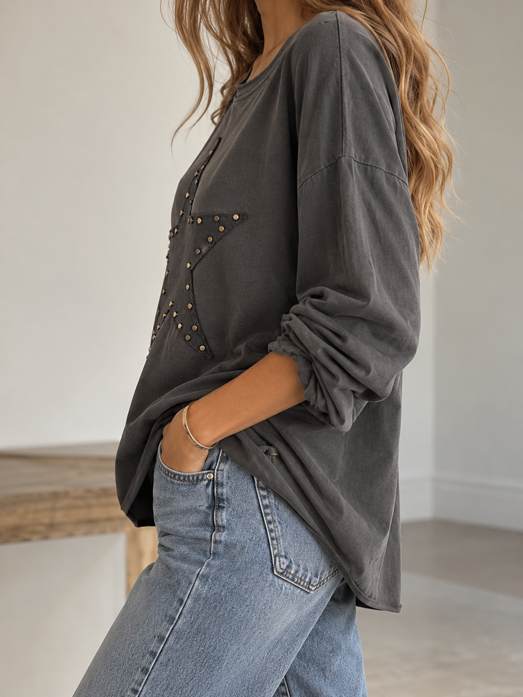 Camiseta Estrella con Tachuelas con bajo doblado