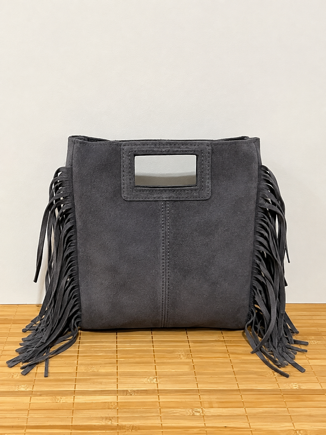 Bolso de piel serraje con flecos y con asa larga de hombro para colgar  – 27x25x7 cm