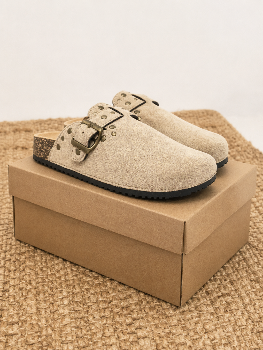 Zuecos Plataforma con Tachas para Primavera | Con Hebilla y Suela Ergonómica