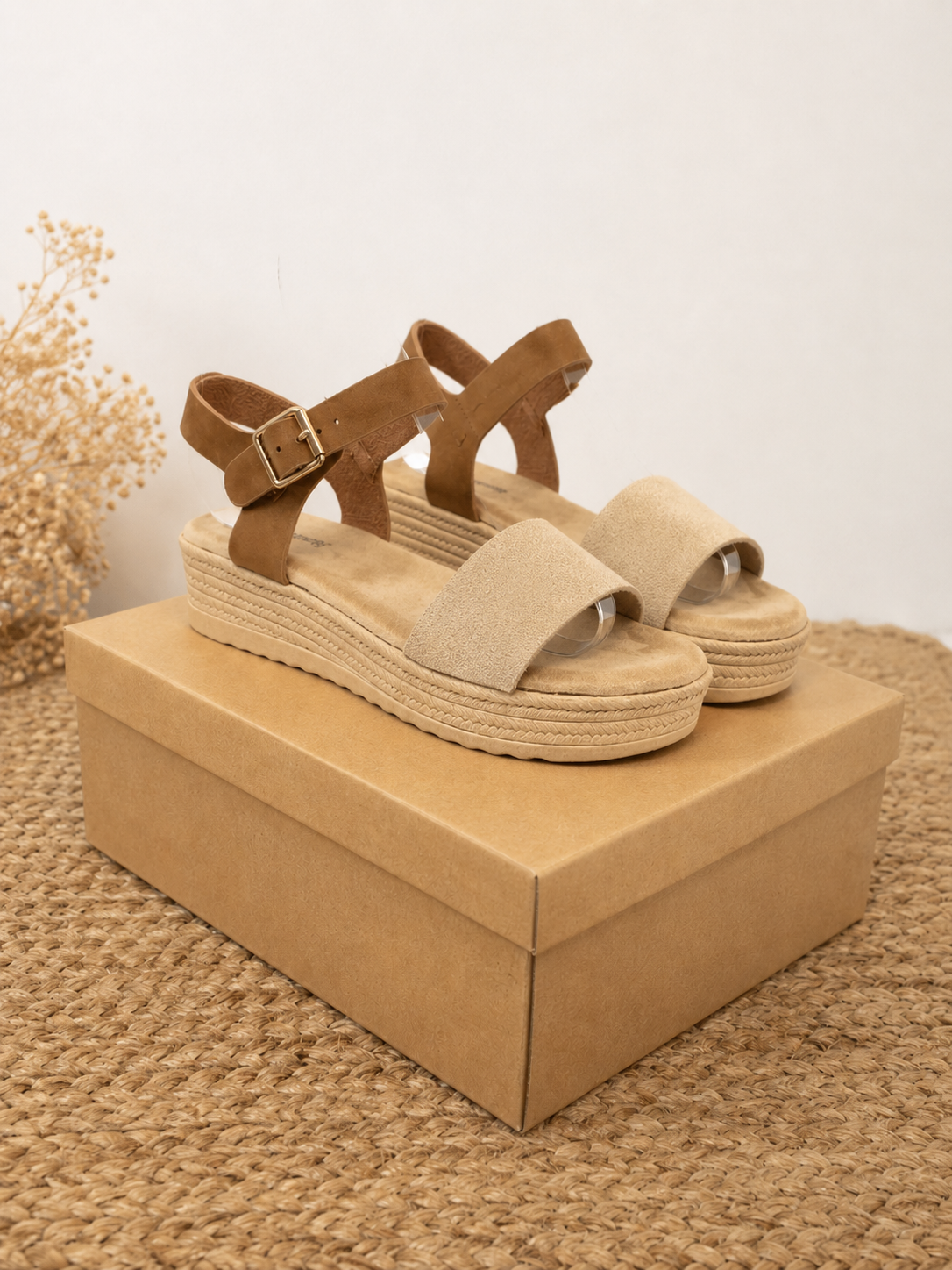 Sandalias Planas con Plataforma y Tiras Ajustables – Cómodas para el Día a Día