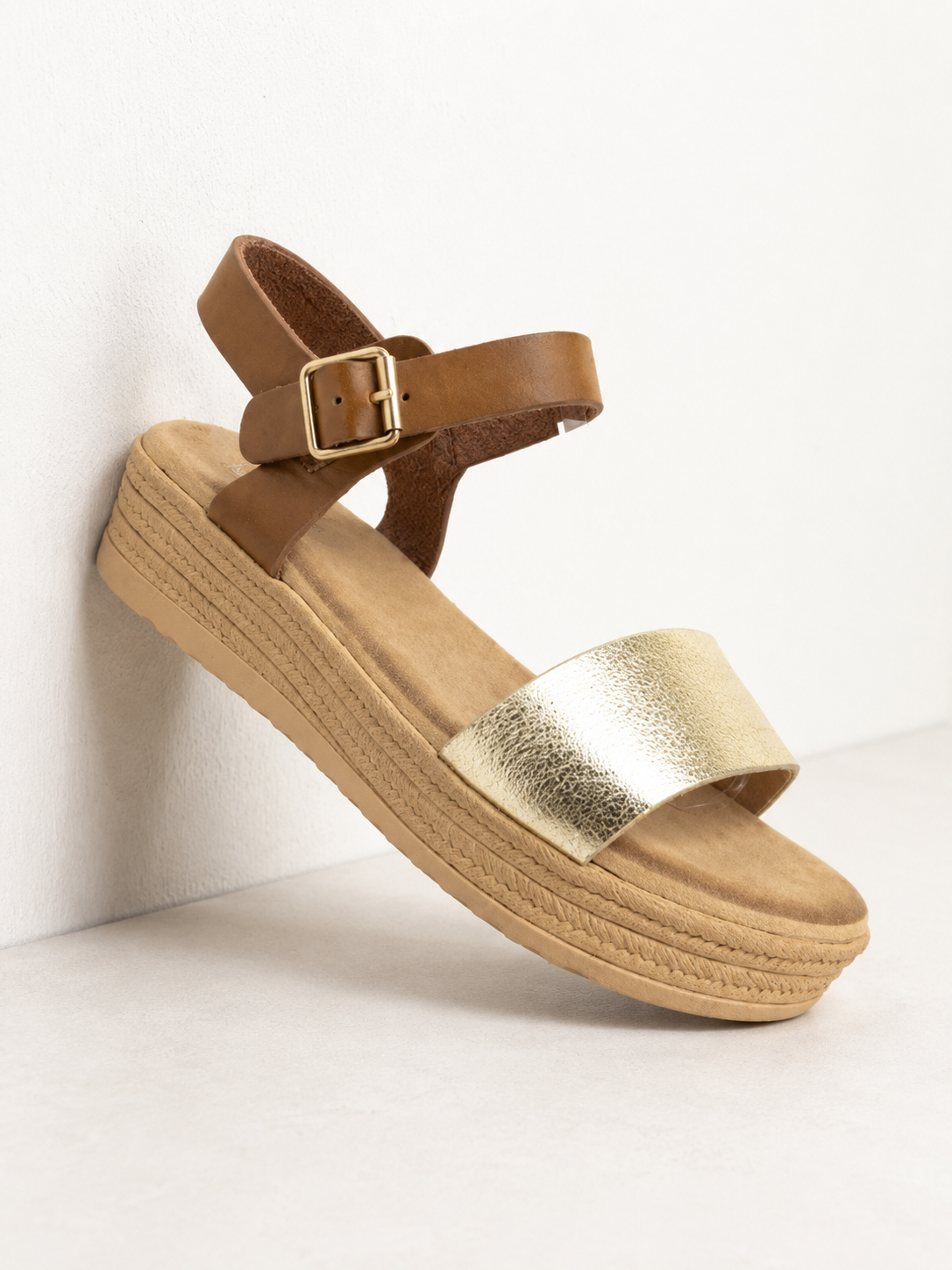 Sandalias Planas con Plataforma y Tiras Ajustables – Cómodas para el Día a Día