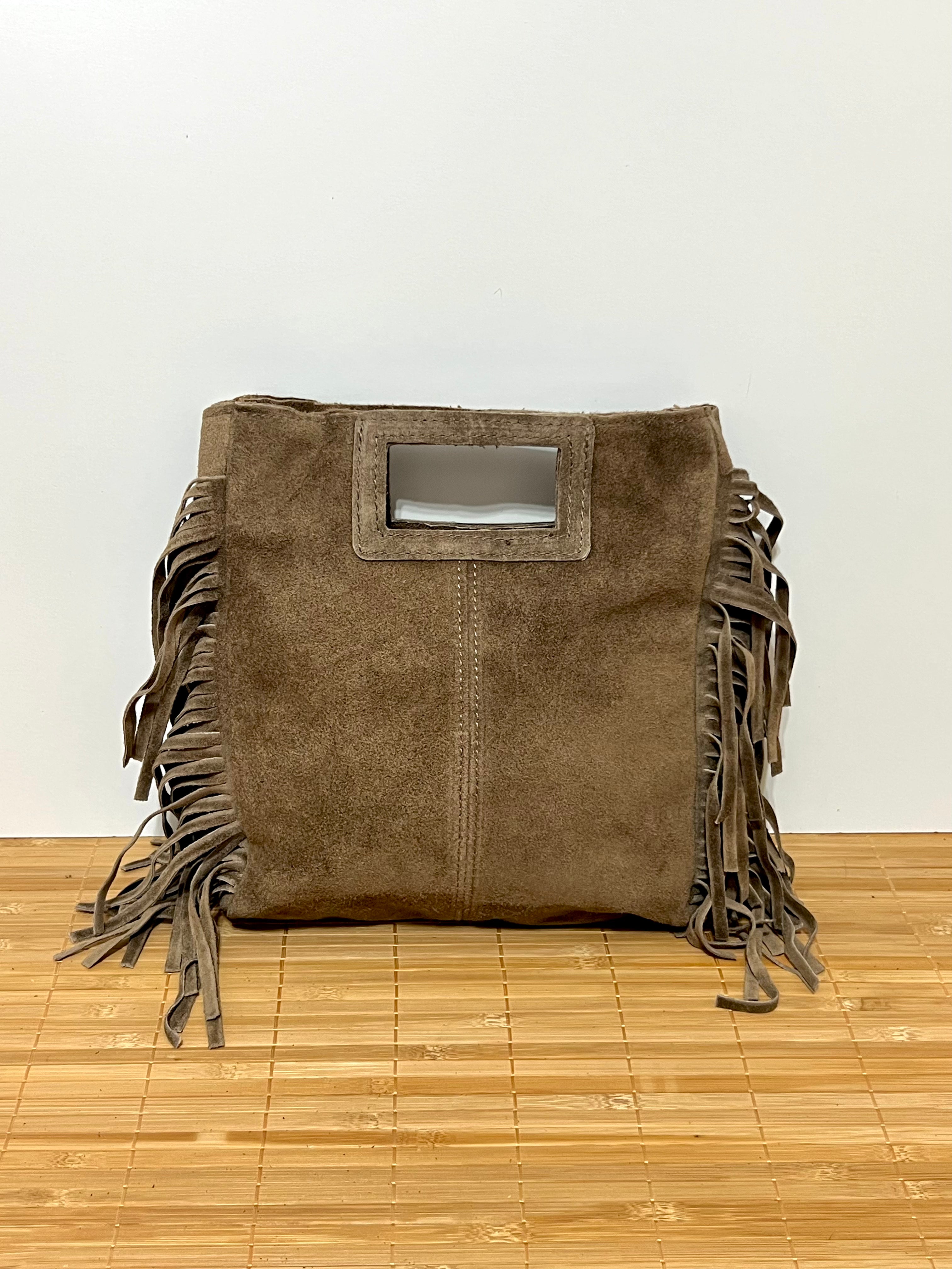 Bolso de piel serraje con flecos y con asa larga de hombro para colgar  – 27x25x7 cm