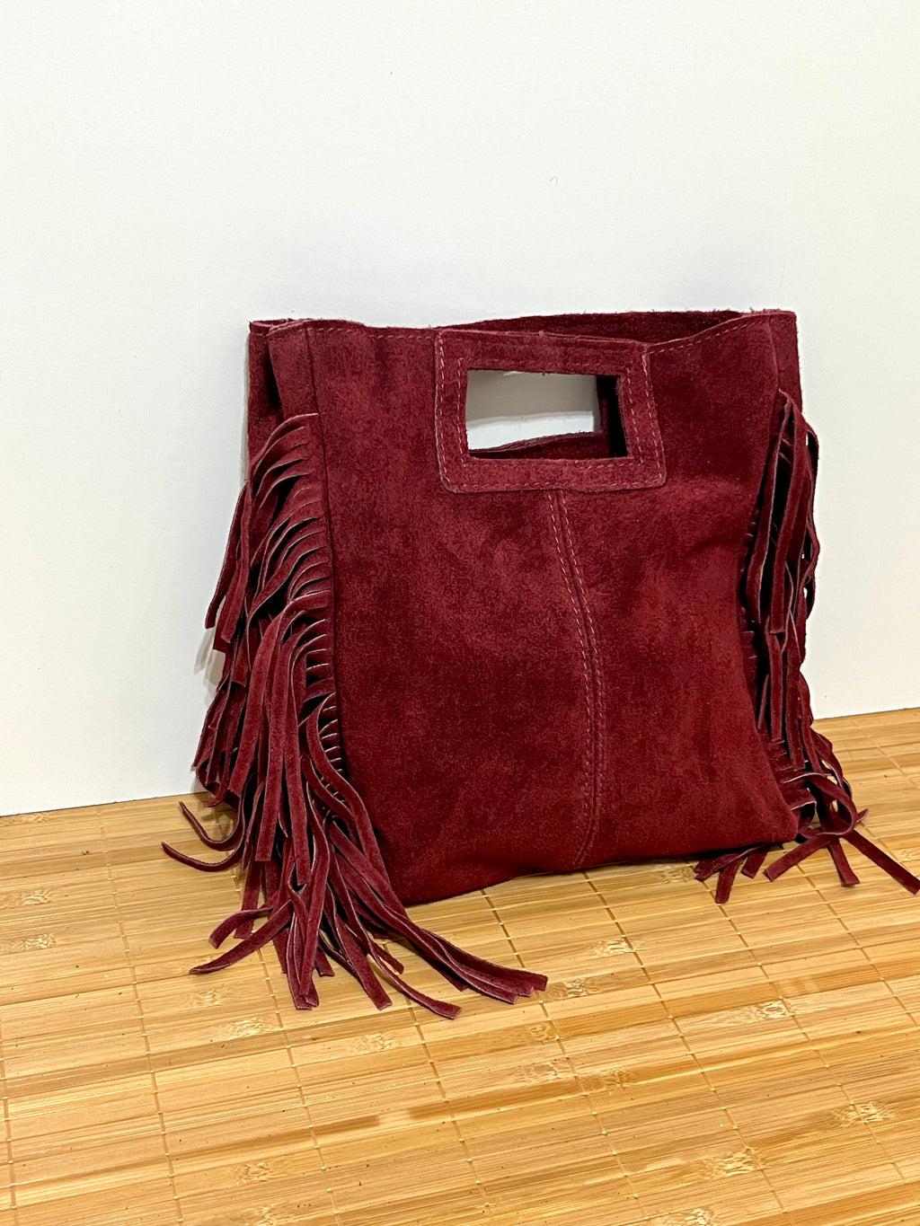 Bolso de piel serraje con flecos y con asa larga de hombro para colgar  – 27x25x7 cm