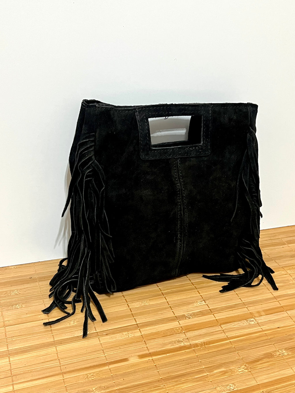 Bolso de piel serraje con flecos y con asa larga de hombro para colgar  – 27x25x7 cm