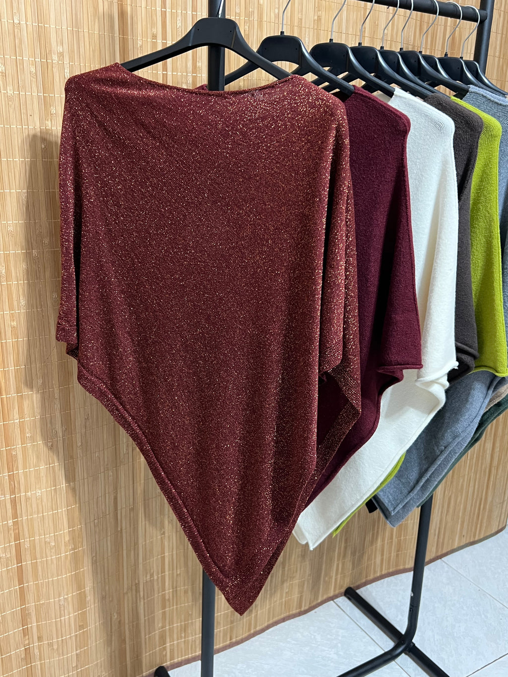 Capa Punto Asimétrica en Pico | Talla Única (XS a XL)