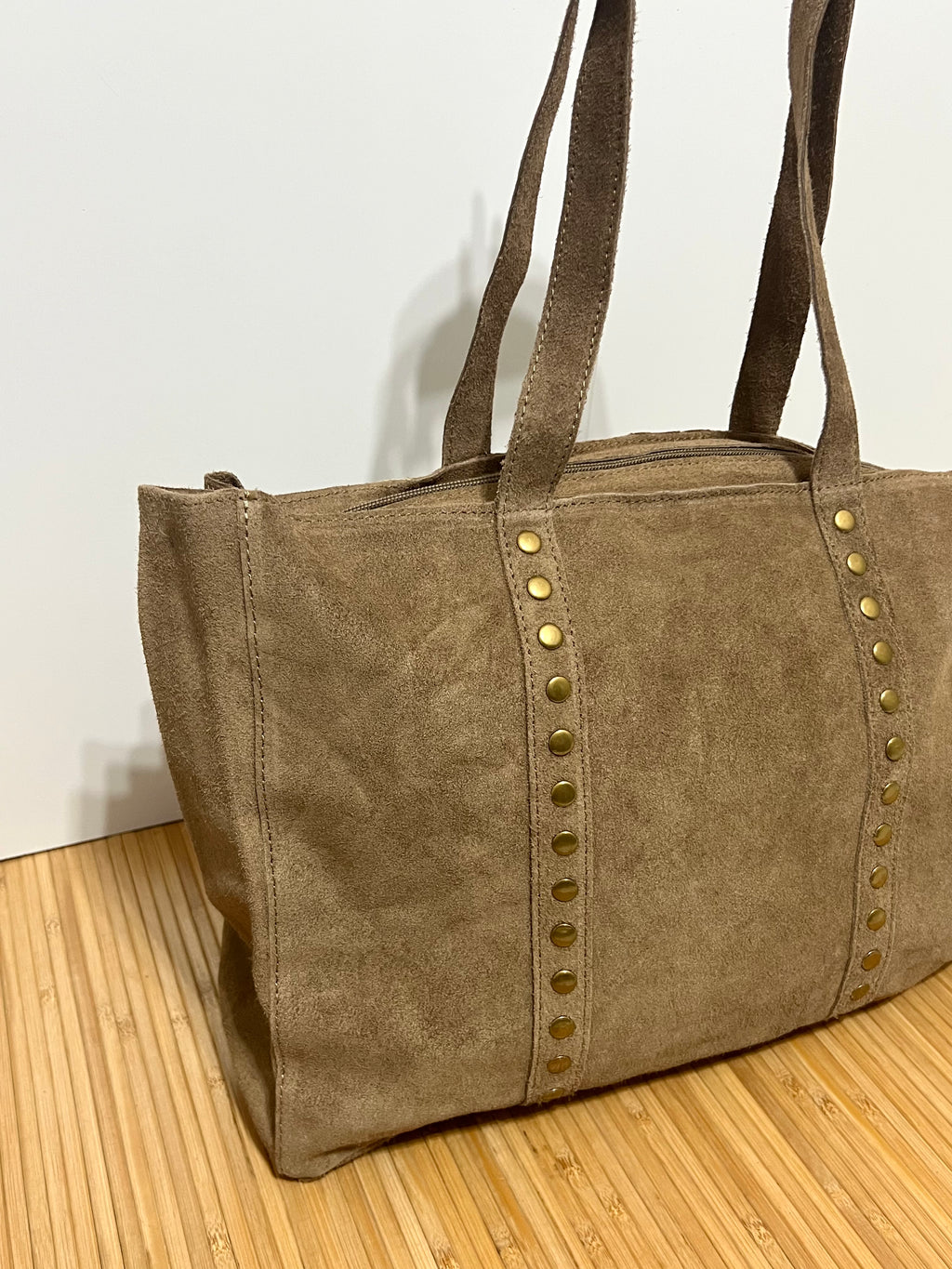 Bolso Shopper de Piel Serraje con Tachuelas Personalizable – 35×28×10 cm