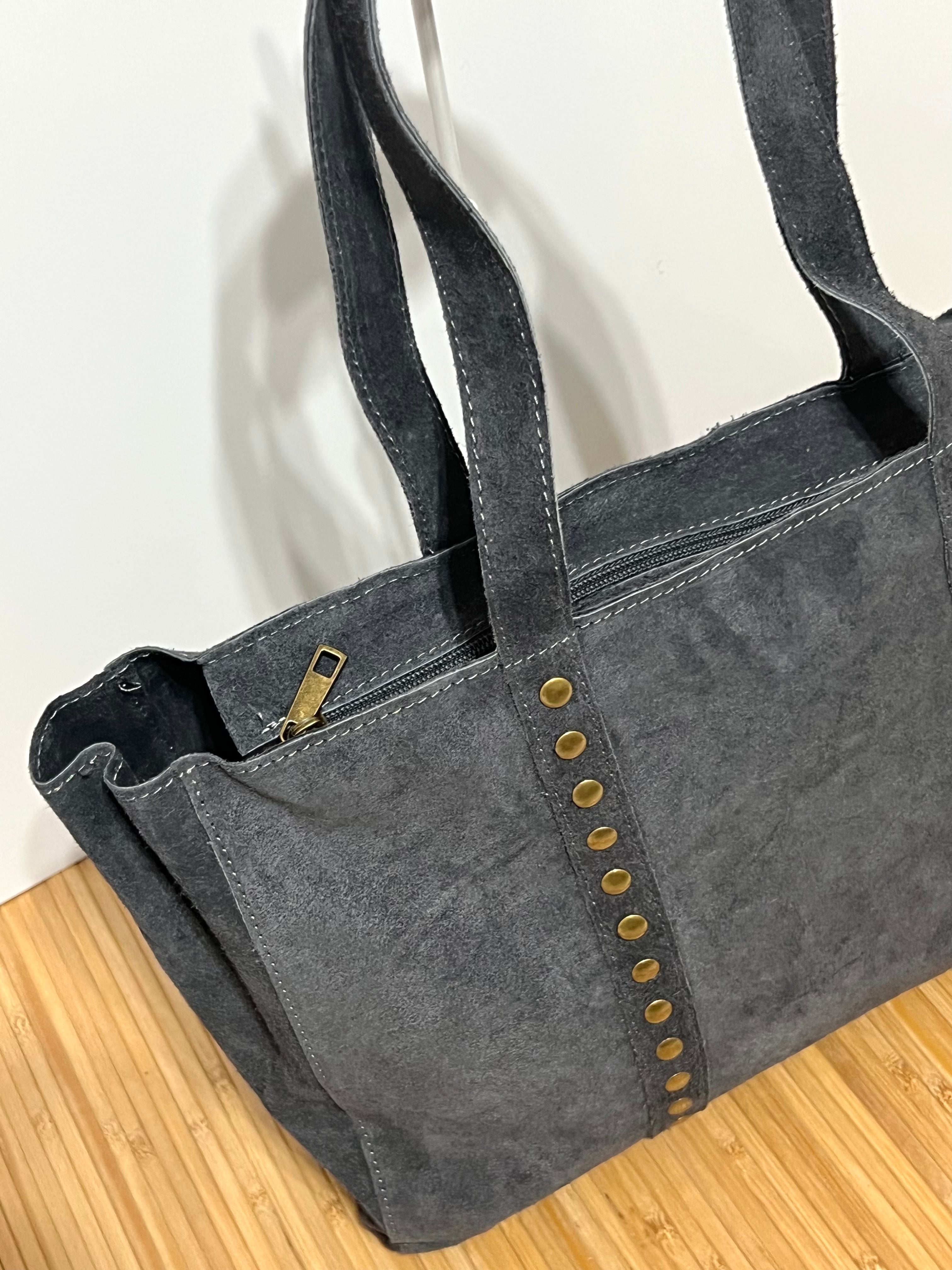 Bolso Shopper de Piel Serraje con Tachuelas Personalizable – 35×28×10 cm