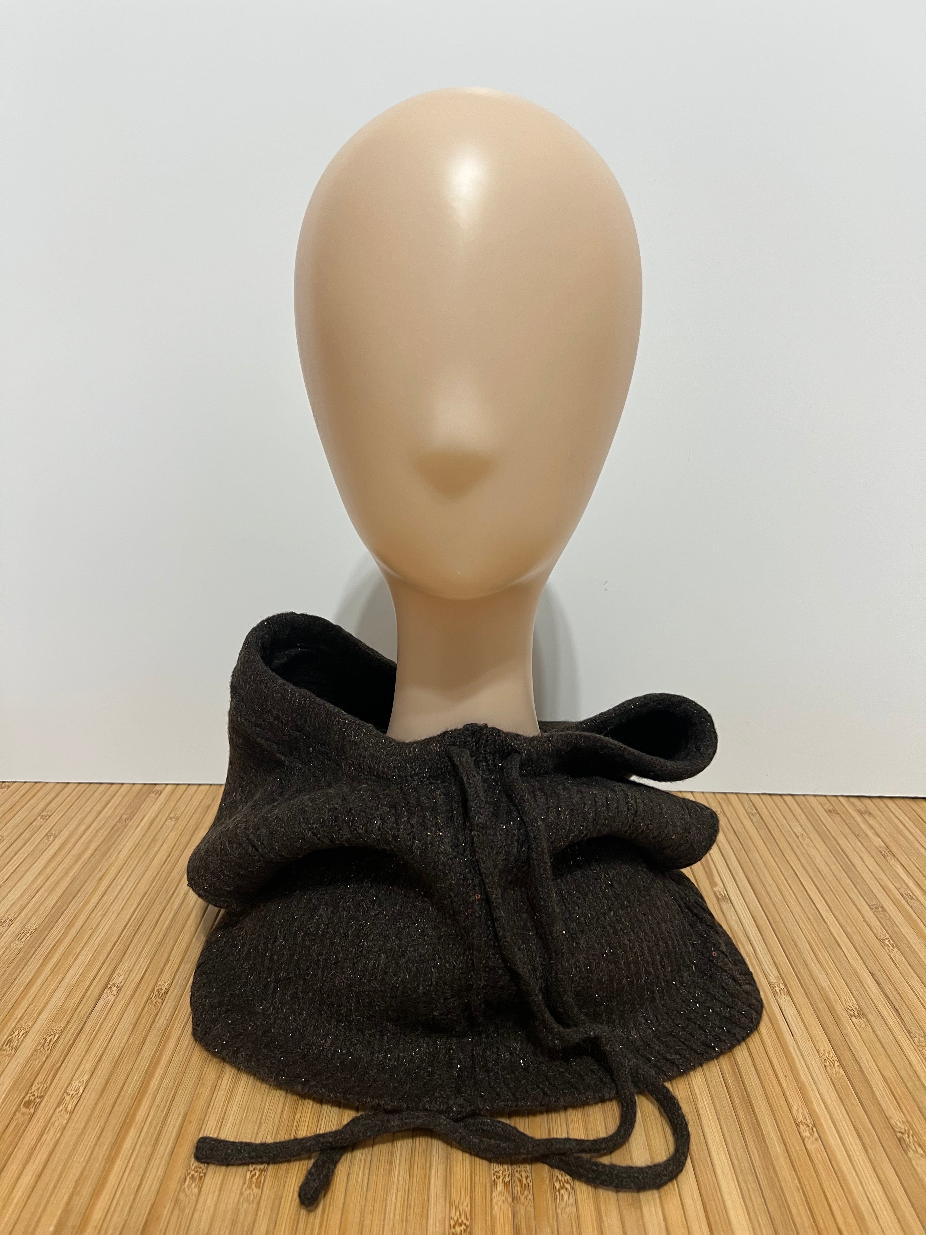Balaclava Brillo Ligero de Punto y Cordón Ajustable