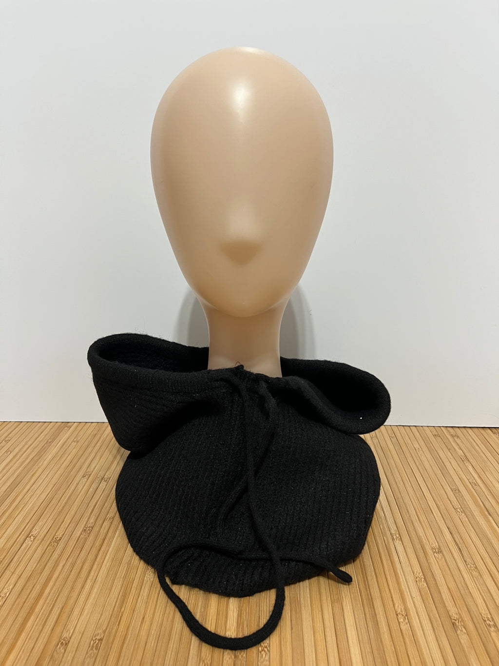 Balaclava Brillo Ligero de Punto y Cordón Ajustable