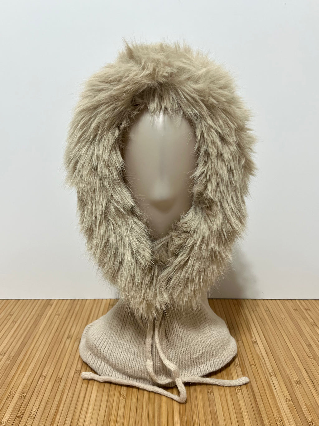 Balaclava de Punto con Pelo en la Capucha Mujer | Elegante y suave