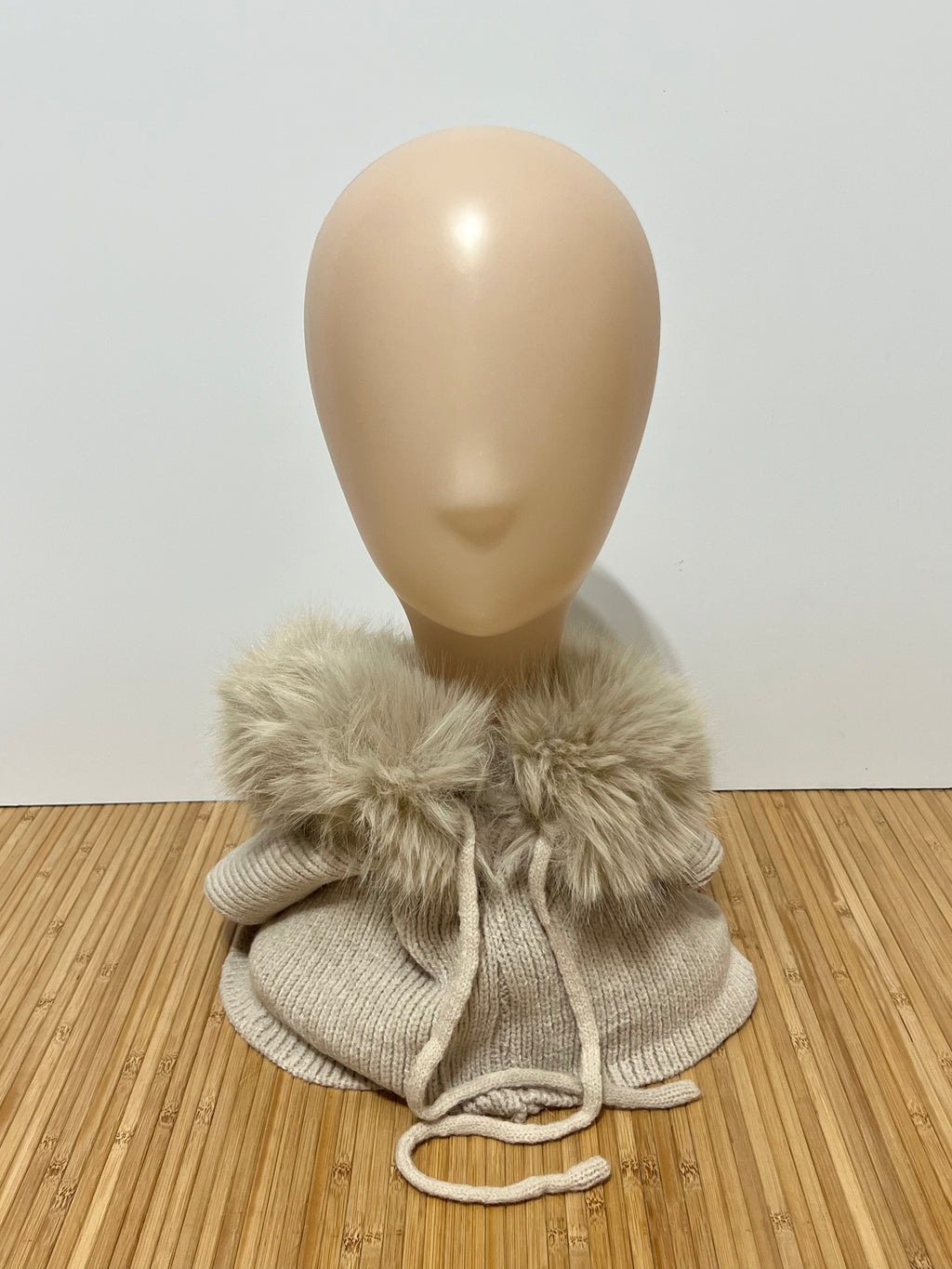Balaclava de Punto con Pelo en la Capucha Mujer | Elegante y suave