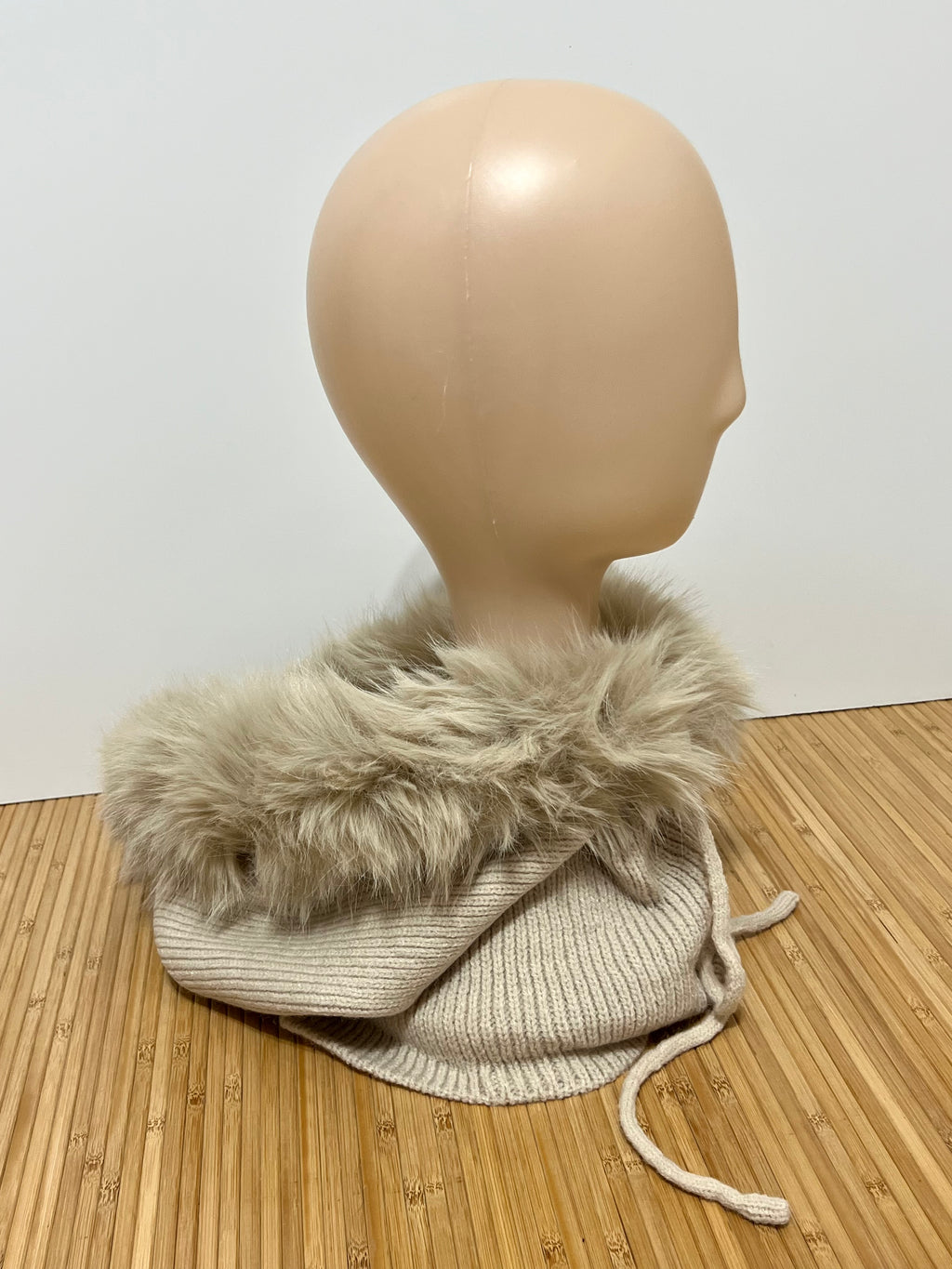 Balaclava de Punto con Pelo en la Capucha Mujer | Elegante y suave