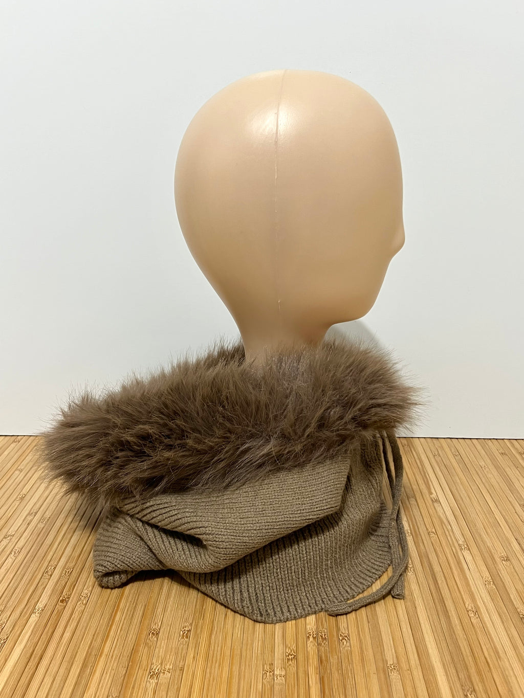 Balaclava de Punto con Pelo en la Capucha Mujer | Elegante y suave