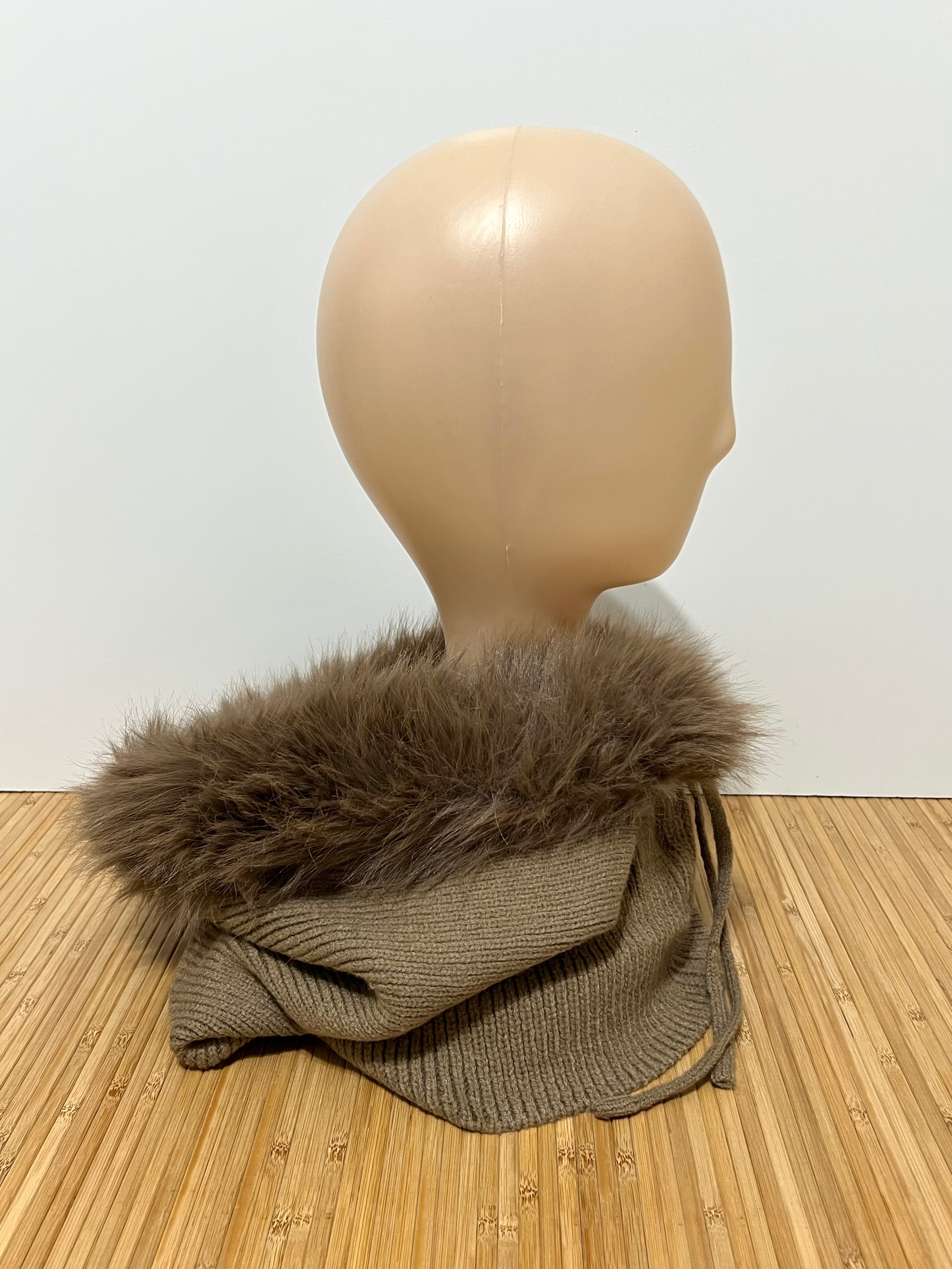 Balaclava de Punto con Pelo en la Capucha Mujer | Elegante y suave