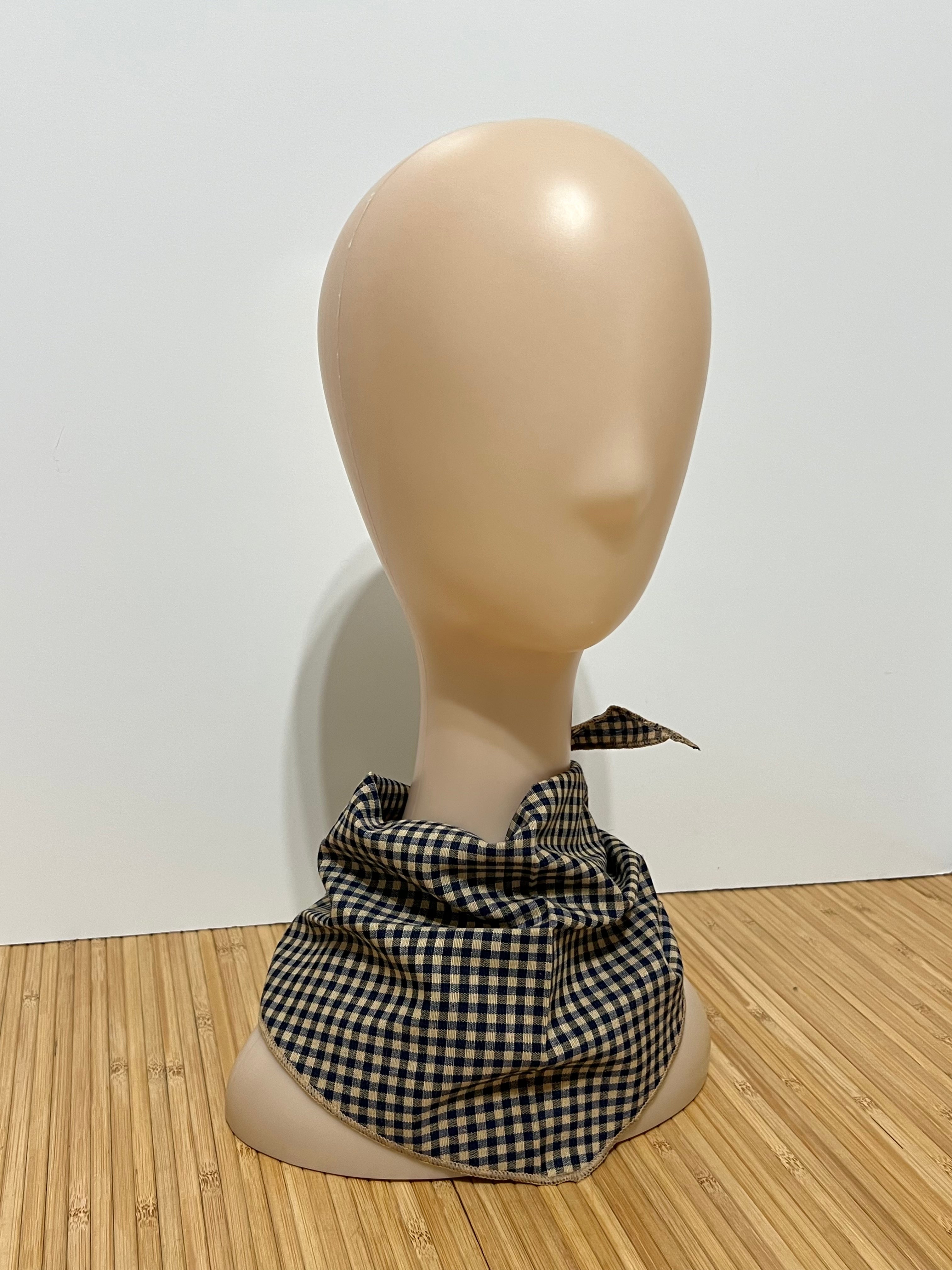 Pañuelo Corto de Cuello con Estampado de Cuadros