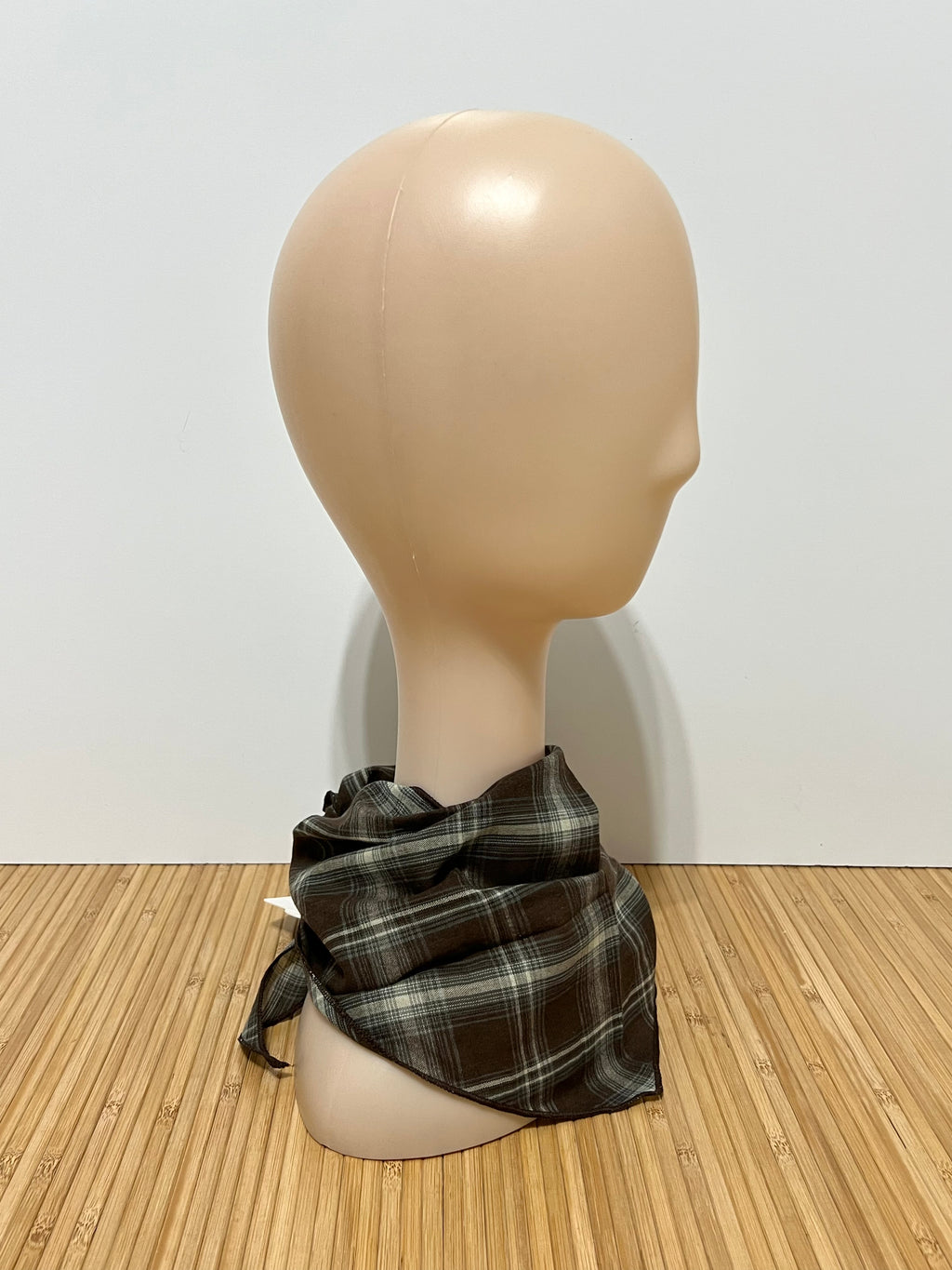 Pañuelo Corto de Cuello con Estampado de Cuadros